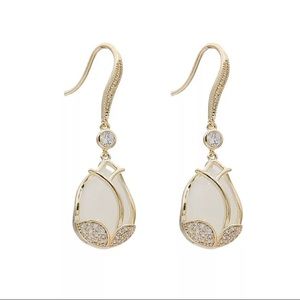 WATER DROP PEARL EARRINGS